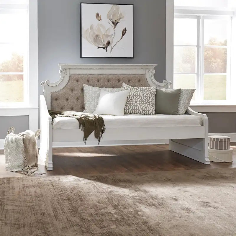 Magnolia Manor Antique White Twin Daybed without Trundle