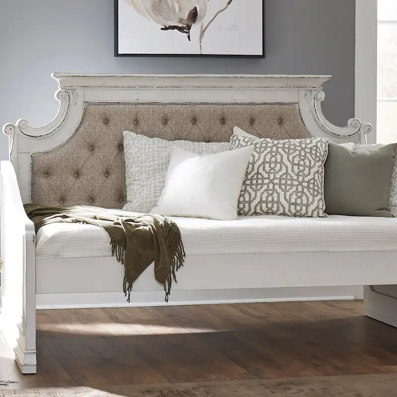 Magnolia Manor Antique White Twin Daybed without Trundle